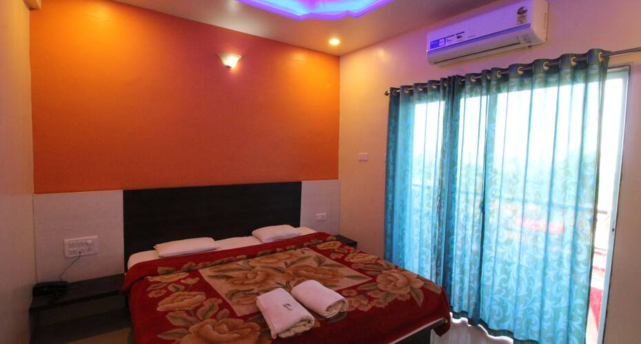 Hotel Vanraj Lodging & Boarding, Pune 4